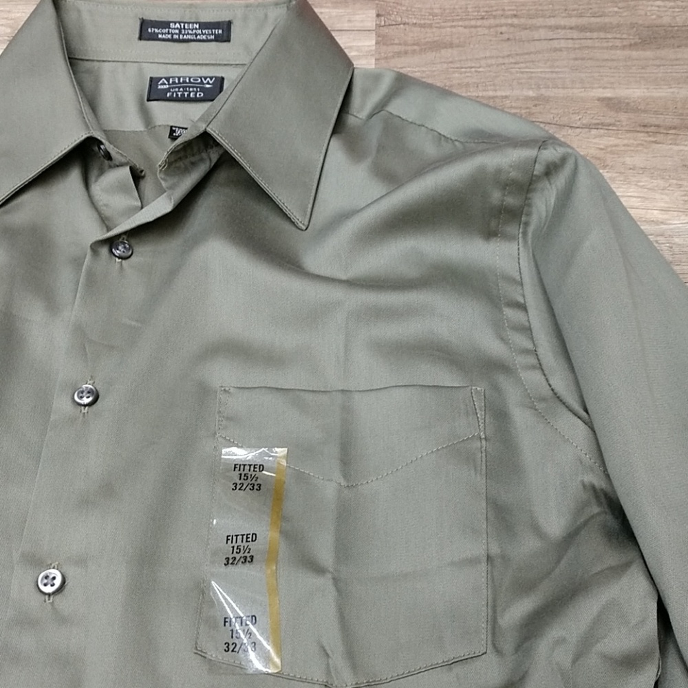 *NWT* Fitted Men's Dress Shirt